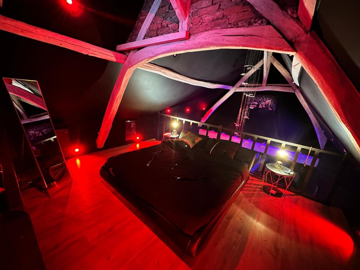 Loveroom De Luxe - Theme 50 Nuances De Grey Maison Privative Spa Insolite Douchy-les-Mines Exterior foto