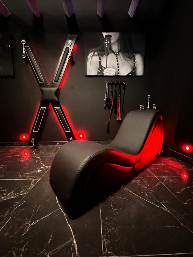 Loveroom De Luxe - Theme 50 Nuances De Grey Maison Privative Spa Insolite Douchy-les-Mines Exterior foto